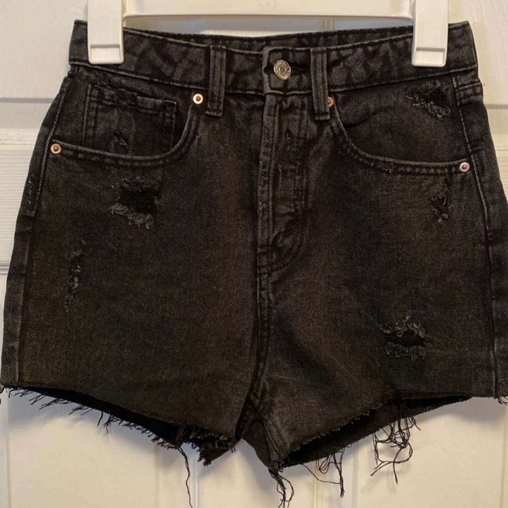 NWOT Wild Fable Black Super High-Rise Cutoff Shorts…size 00